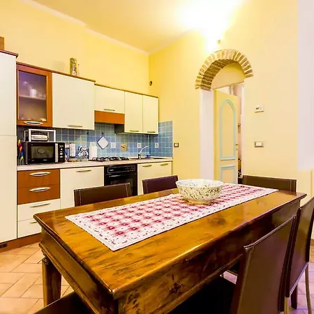 Housmart Palestro 5 Apartament *