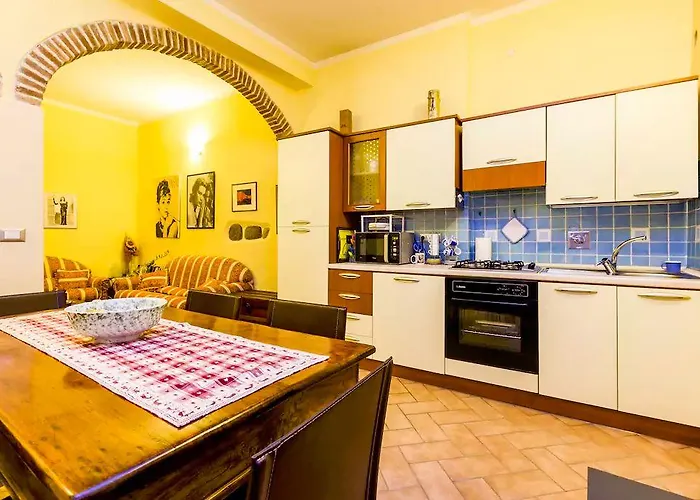 Housmart Palestro 5 *