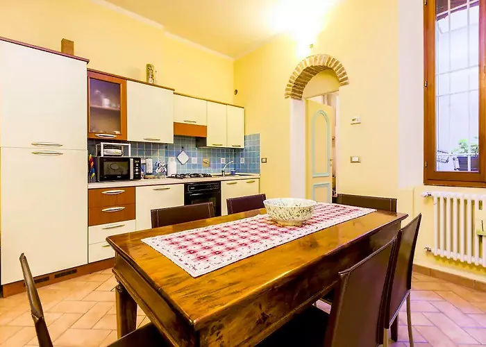 Housmart Palestro 5 *